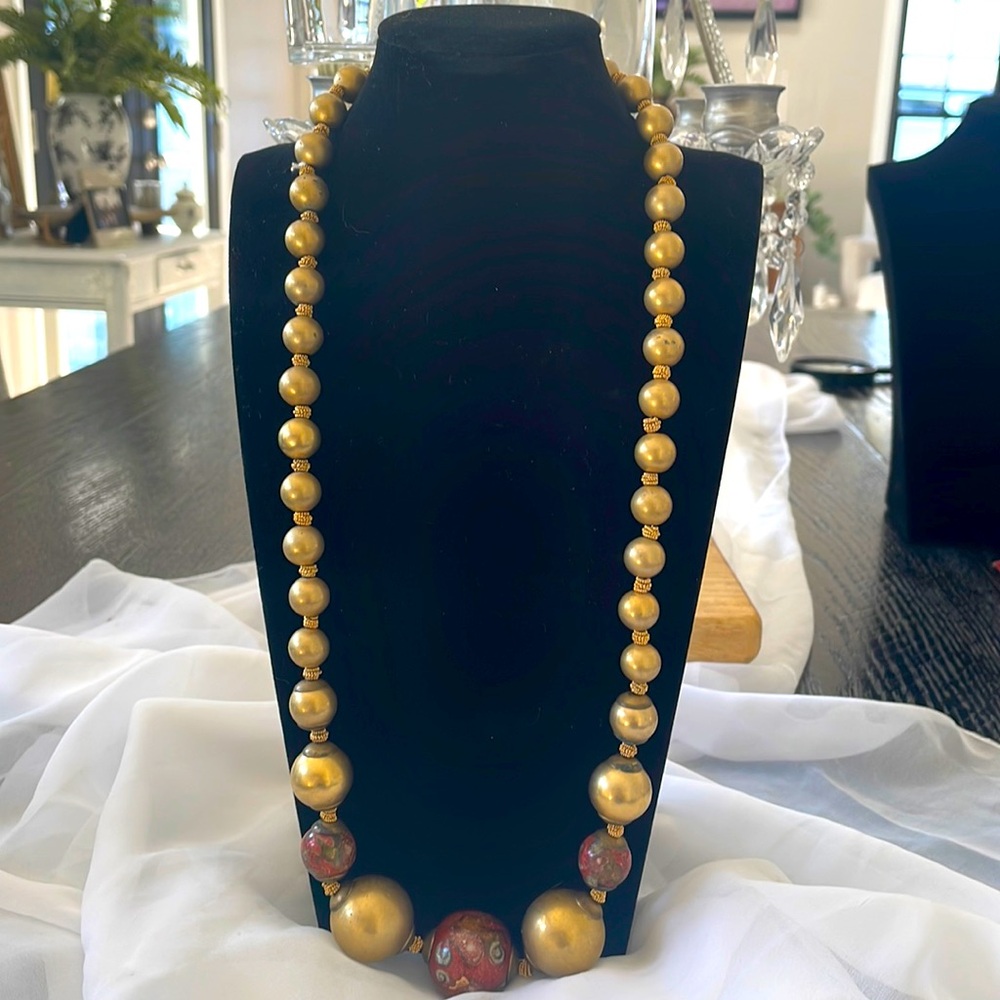 Gorgeous vintage gold tone beaded necklace